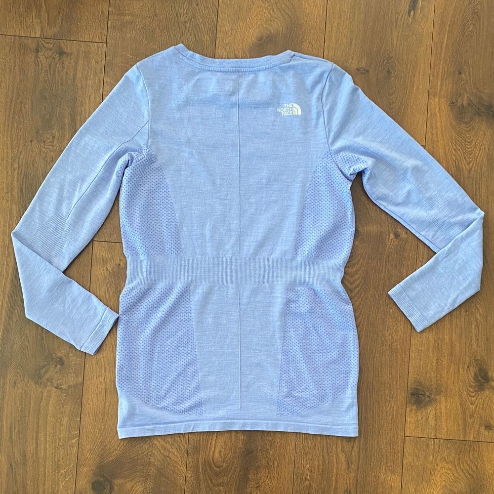 The North Face Women’s Long-Sleeve Go Seamless Wool Top Large – Grape/Blue - Picture 4 of 5